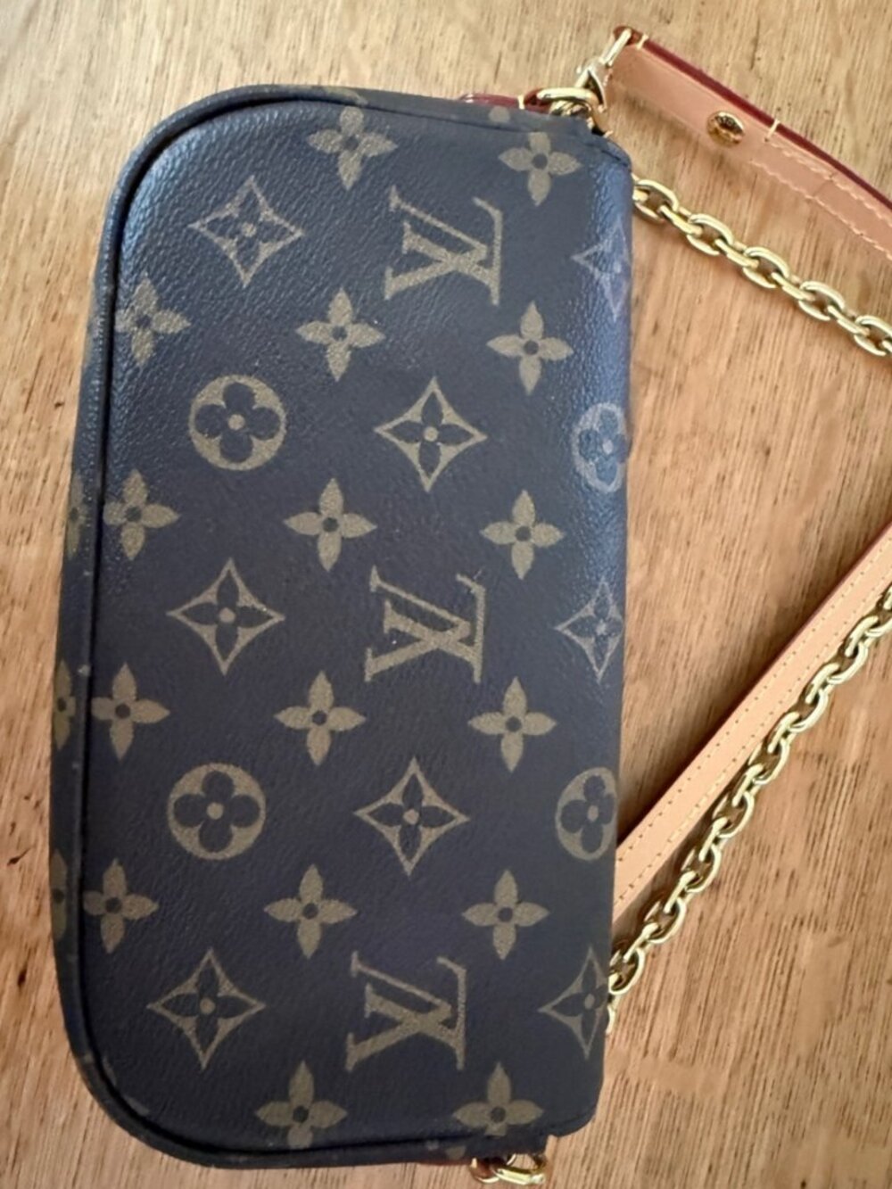Authentic Louis Vuitton Wallet on Chain Ivy - Picture 14 of 14